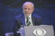 Imagem da matéria: Lula prepara PEC do "transporte gratuito" e avalia ato no Planalto na 4ª