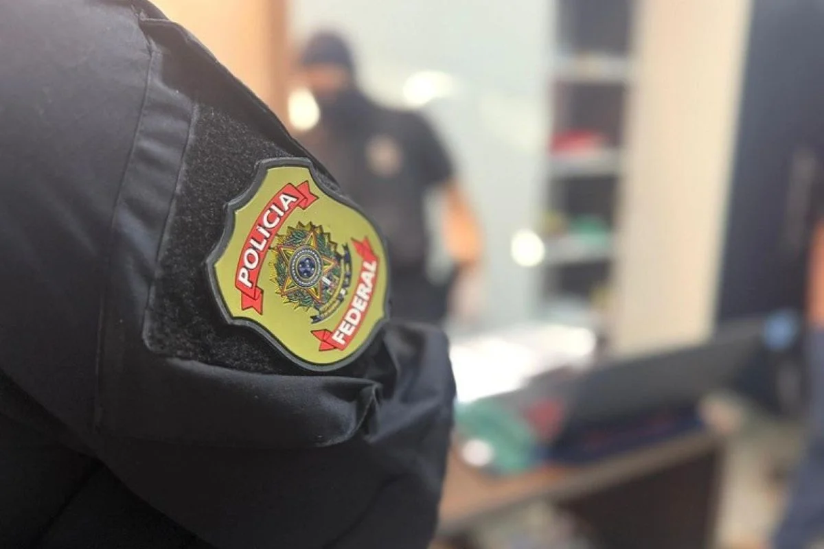 PF prende foragido por compartilhar cenas de abuso infantil no RJ