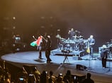 O xeique Khalid encontra-se com o primeiro-ministro de Singapura no Museu Nacional Zayed