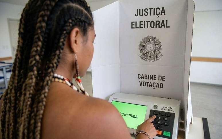 Maioria do eleitorado, minoria nos cargos: por que os brasileiros ainda votam pouco em mulheres