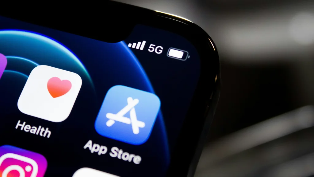 Apple muda regras da App Store para banir apps que se disfarçam para criar nudes