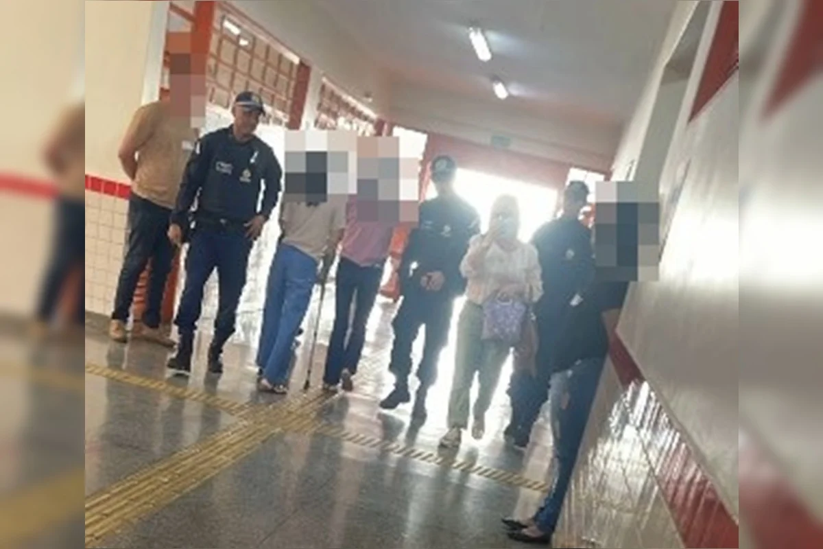 Mesária é presa no DF acusada de fazer campanha para Lula dentro de escola
