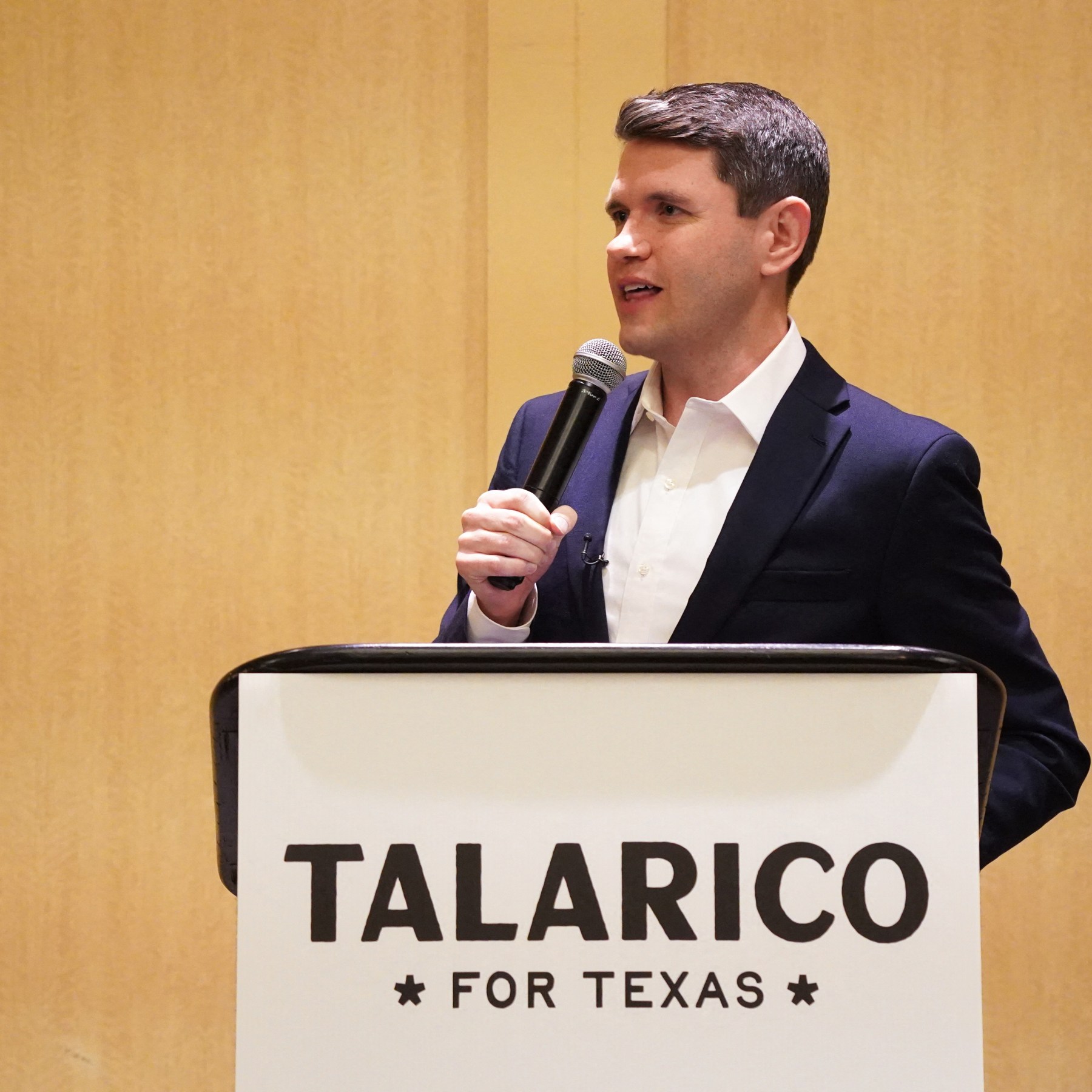 O irmão de George W Bush apoia o democrata James Talarico na corrida para o Senado do Texas