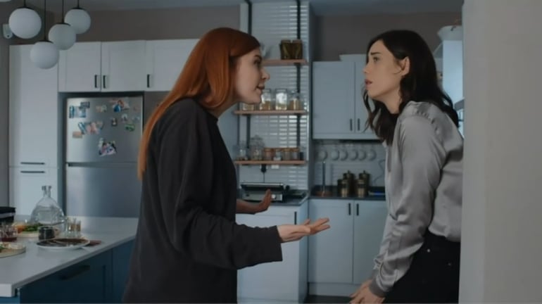 Índice do caos: fruto de uma traição, Selçuk vira crise no casamento de Haluk e Gönül em Iludida