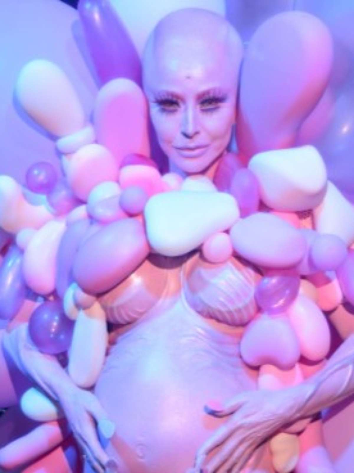 Sabrina Sato teve que se trocar dentro de caminhão para ir ao baile da Sephora