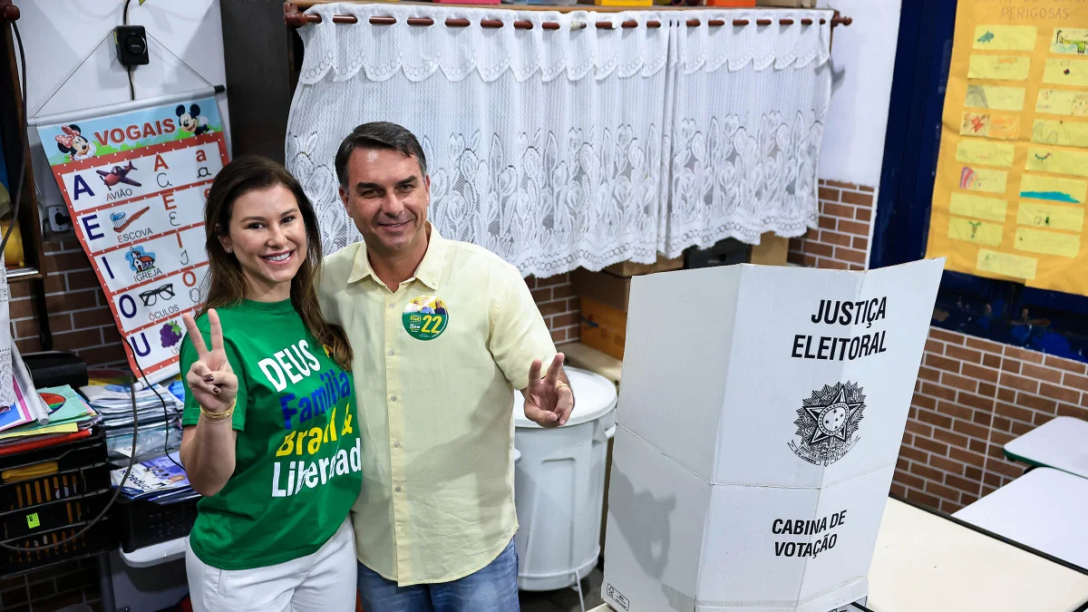 Flávio busca Centrão e conta com aliados para ampliar votos no 2º turno