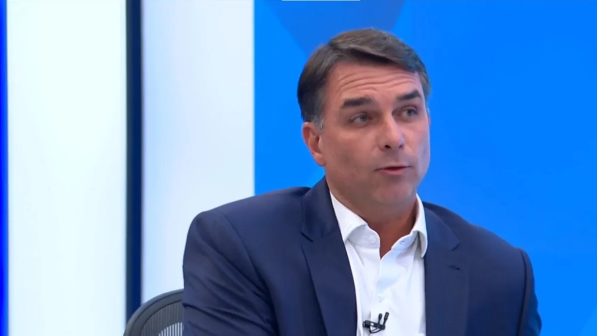 "O maior ajuste fiscal que o Brasil pode fazer é tirar o Lula", diz Flávio