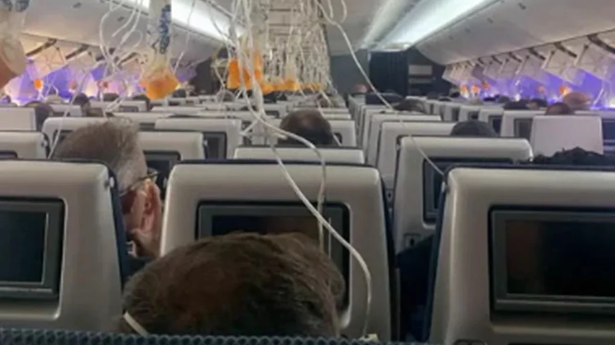 Avião perde 8 mil metros de altitude e volta para Londres após emergência