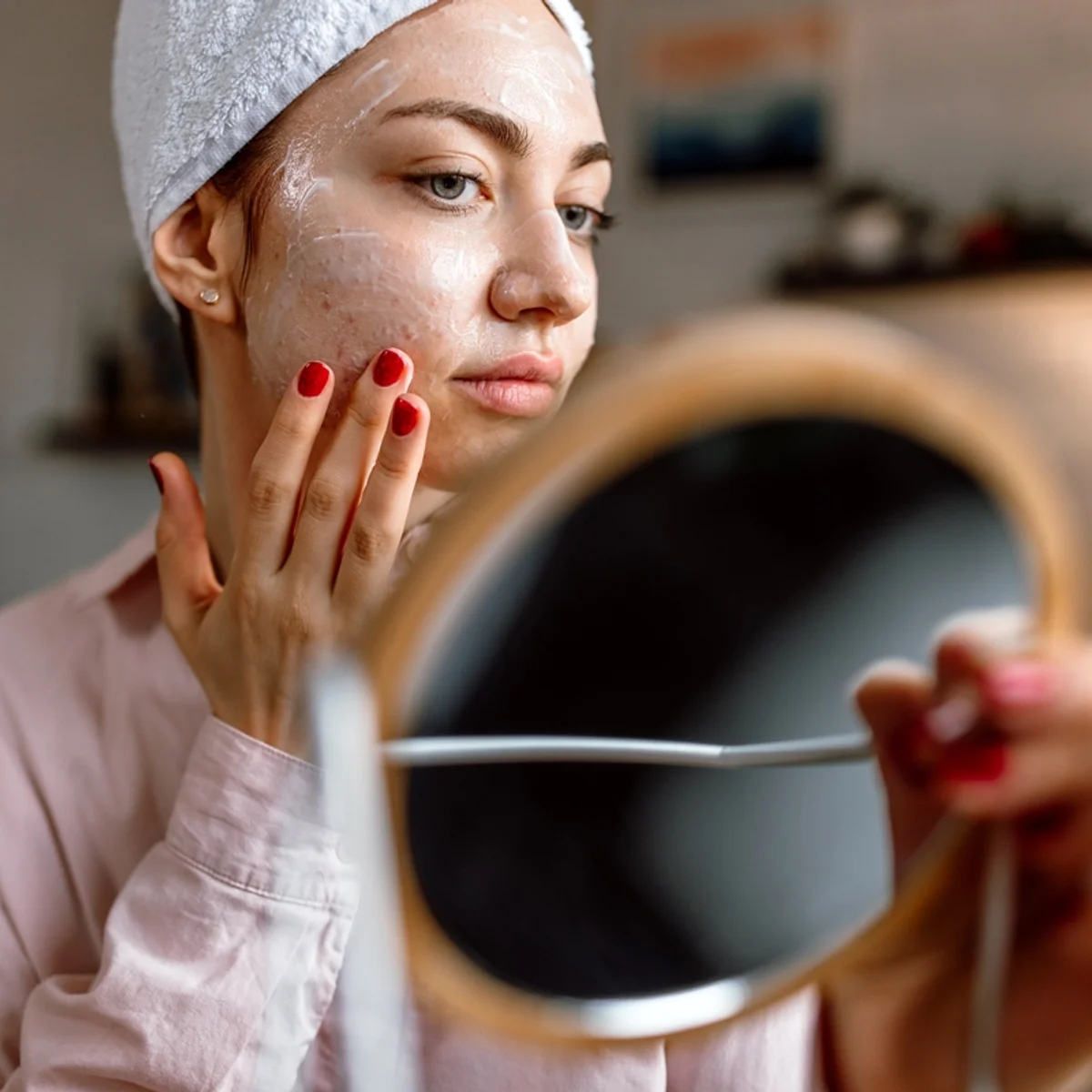 Excesso de skincare pode prejudicar a pele e estar relacionado à compulsão