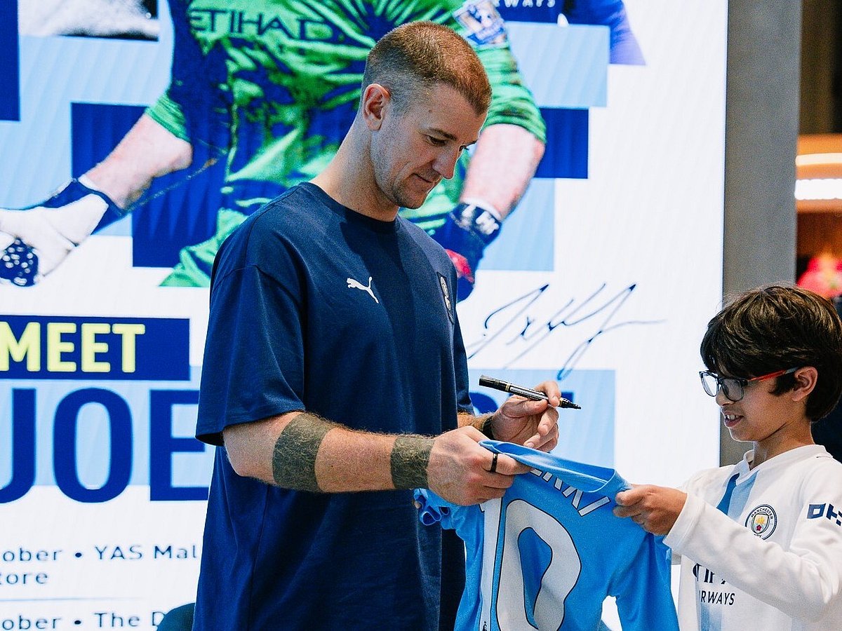 A lenda do Manchester City, Joe Hart, encontra torcedores em Abu Dhabi e Dubai