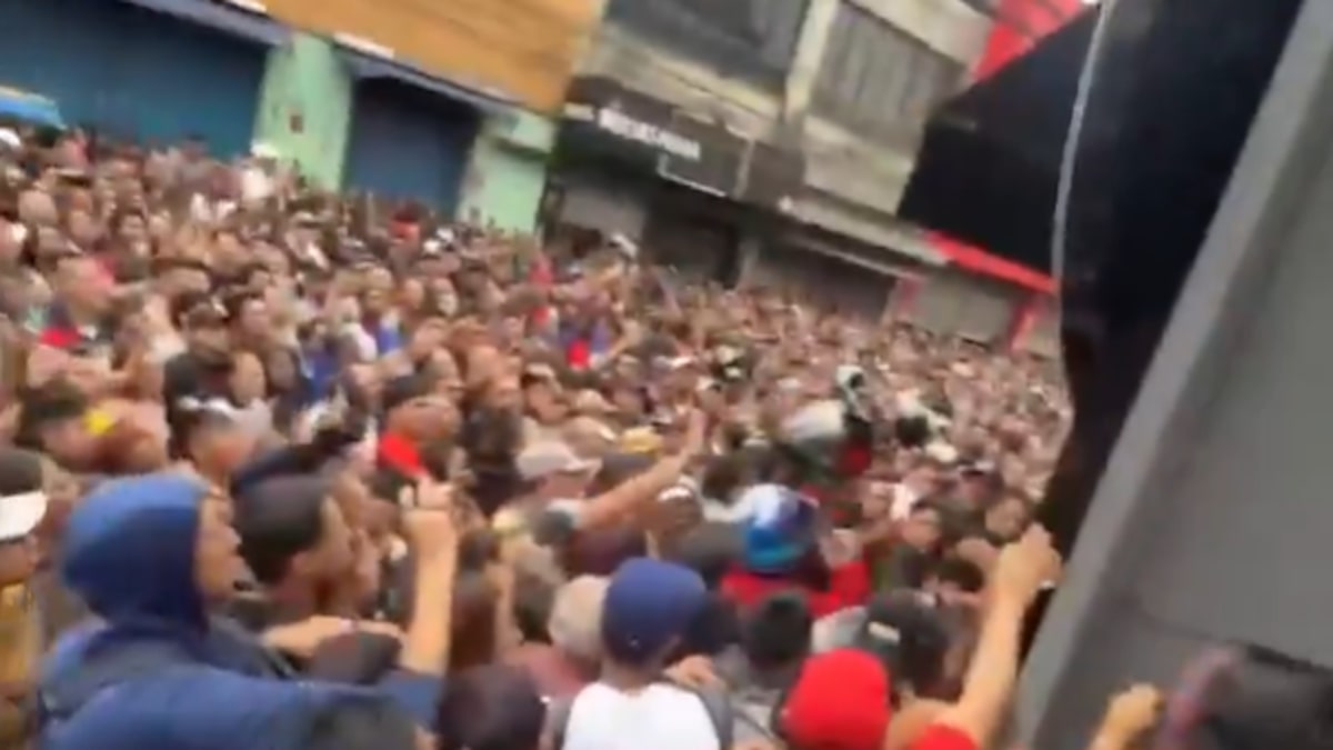 Loja em SP anuncia TV a R$ 20 e inauguração causa tumulto no Brás: ‘Estou na fila há três dias’