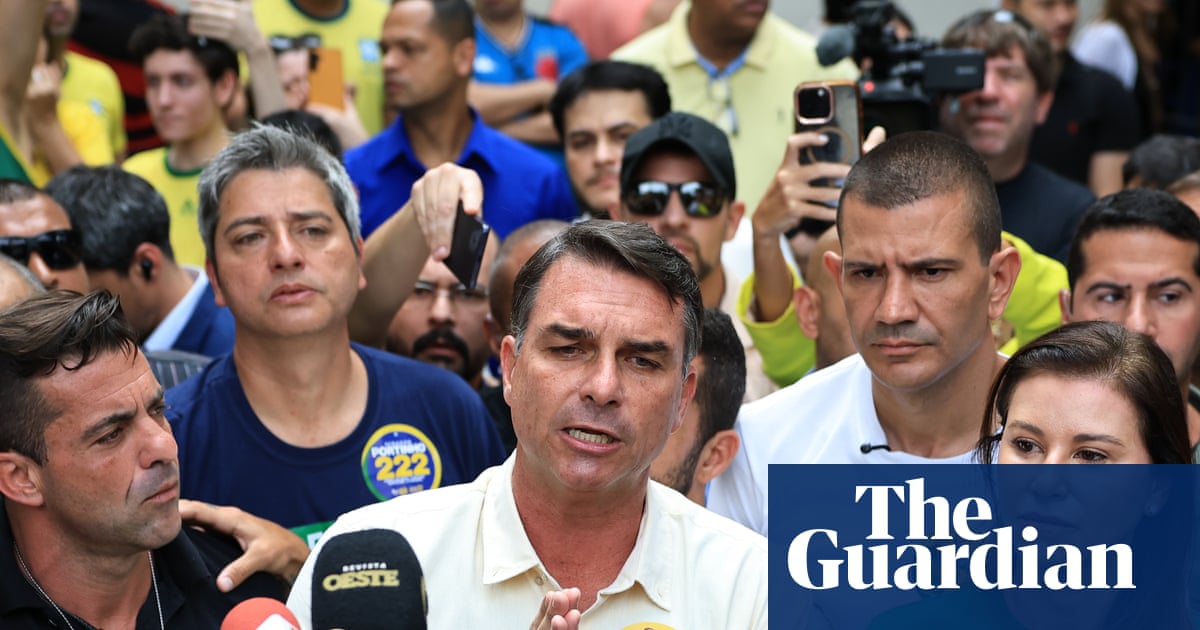 A corrida presidencial do Brasil vai para a segunda rodada com Flávio Bolsonaro à frente de Lula, o atual presidente.