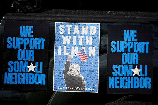 Autoridades de imigração dos EUA invadem a residência da crítica democrata ao Trump, Ilhan Omar