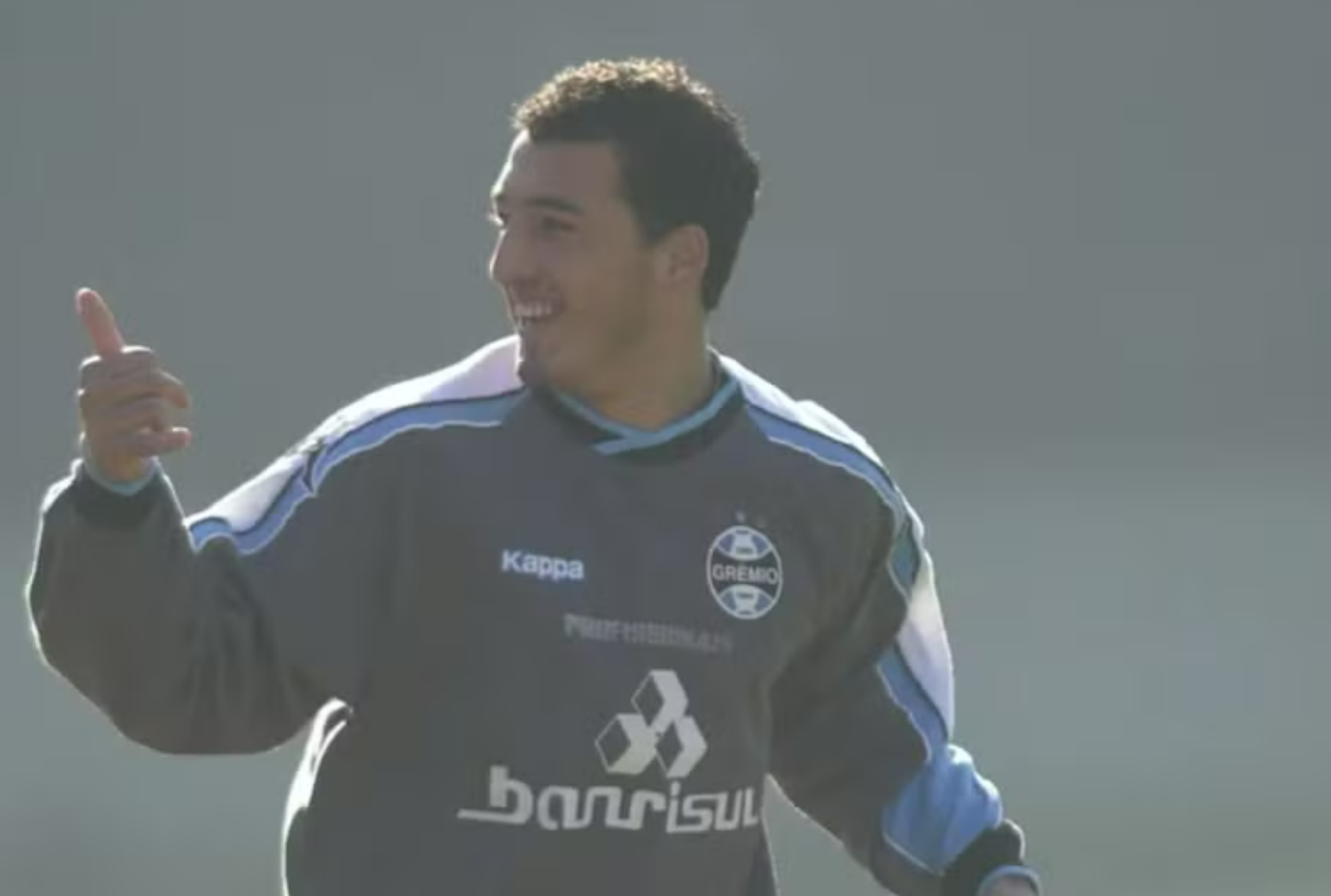 Ex-volante do Gr&ecirc;mio, &Eacute;merson Leal morre aos 46 anos