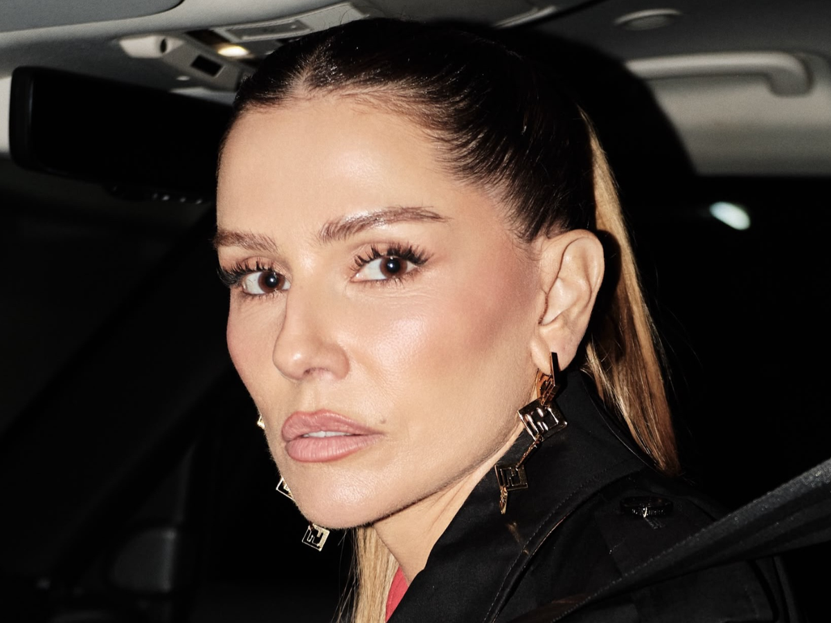 Relembre qual foi a fantasia de Deborah Secco que foi chamada de 'broxante' por ex-diretor da Globo