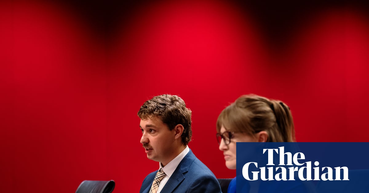 Adolescentes de uma escola religiosa privada em Sydney foram obrigados a compartilhar camas com professores, segundo apuração