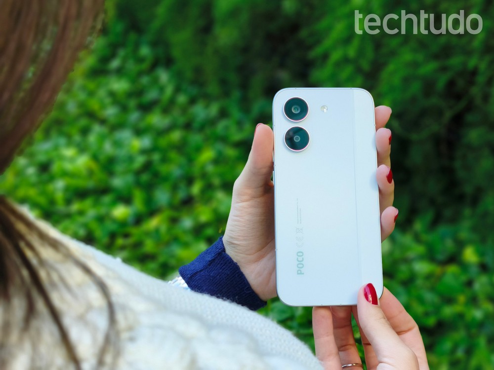 Poco X8 Pro é focado em desempenho bruto — Foto: Julia Rabaça/TechTudo