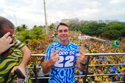 Flávio Bolsonaro é o primeiro candidato a sofrer virada, perde para Lula e fracassa na tentativa de levar bolsonarismo de volta ao poder