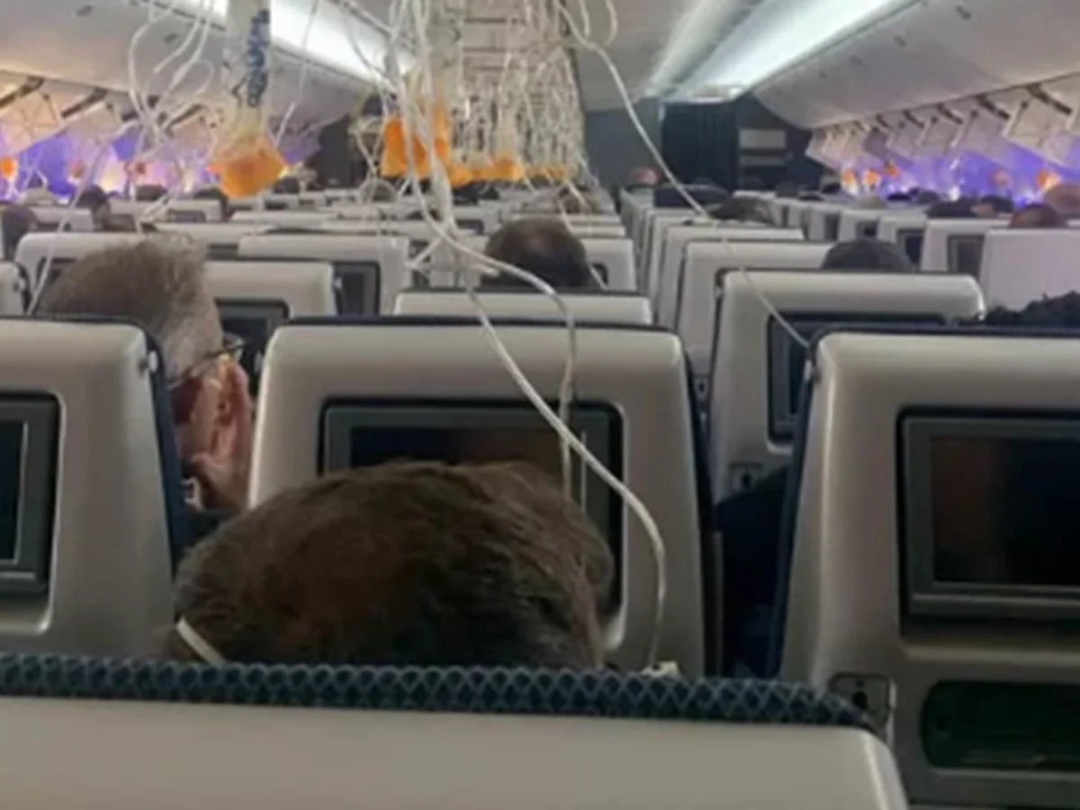 Avião perde 8 mil metros de altitude e volta para Londres após emergência
