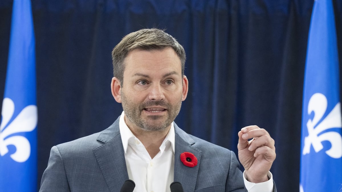 Paul St-Pierre Plamondon spoke with French President Emmanuel Macron
