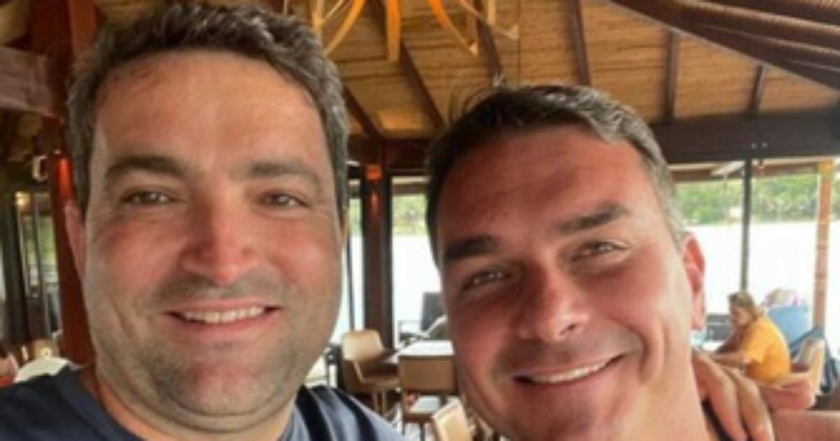 Moraes proíbe Flávio Bolsonaro de manter contato com Willer Tomaz