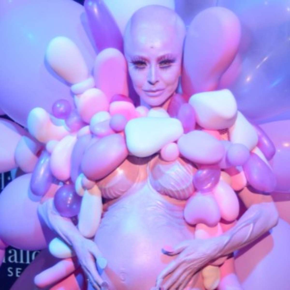 Sabrina Sato teve que se trocar dentro de caminhão para ir ao baile da Sephora