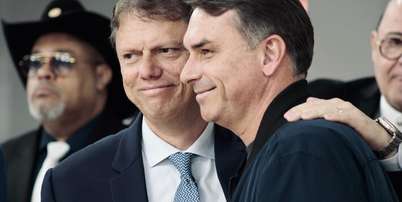 Tarc&iacute;sio de Freitas ao lado de Fl&aacute;vio Bolsonaro Foto: Caiu&aacute; Maia /Divulga&ccedil;&atilde;o Campanha / Estad&atilde;o