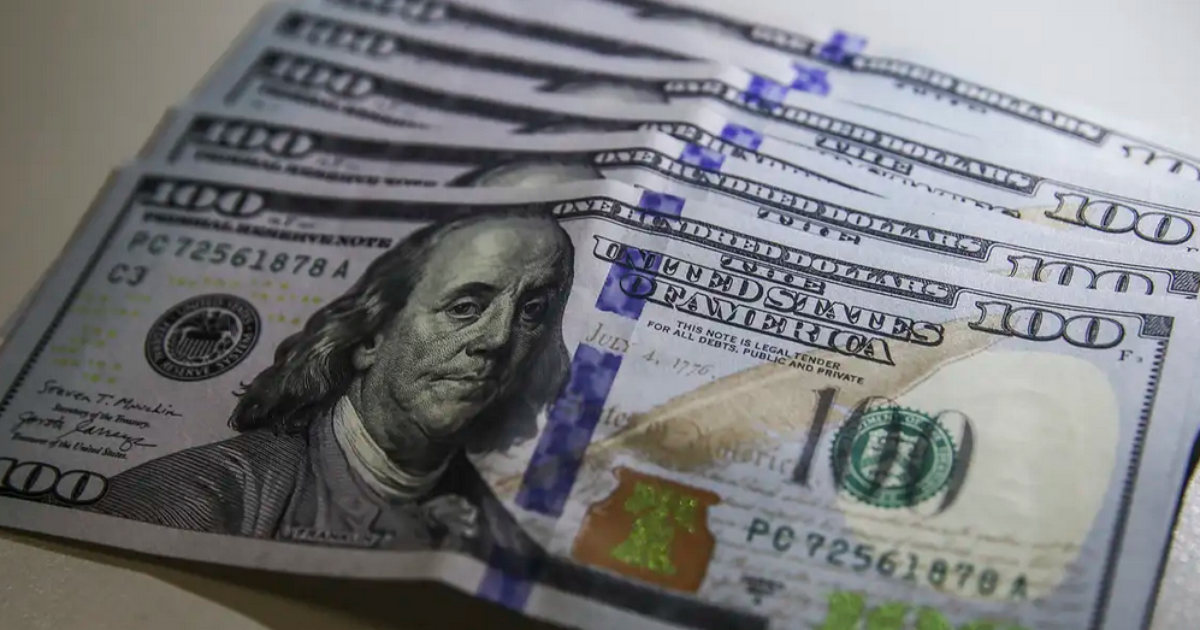 Dólar cai mais de 1% no Brasil depois de disparada pós-eleição