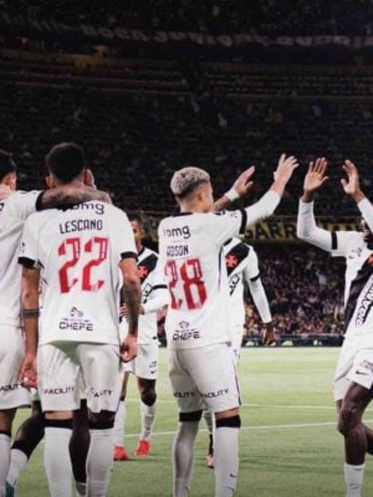 Na Bombonera, Vasco vence o Boca e abre vantagem na semifinal da Sula