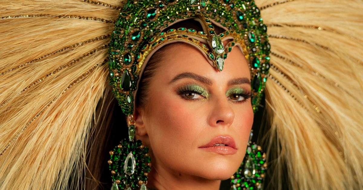 Paolla Oliveira aposta em look verde para coroação na Imperatriz; veja fotos da rainha