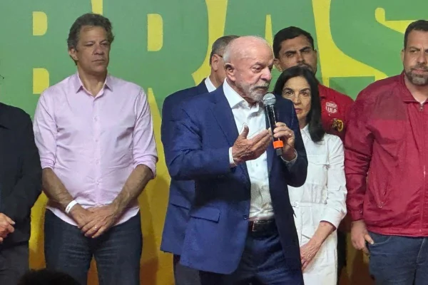 "Quem perdeu foi o povo de SP", diz Lula sobre derrota de Haddad