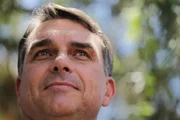 Flávio Bolsonaro disputa o segundo turno das eleições presidenciais