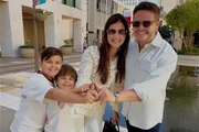 Matheus Aleixo e Paula Aires com os filhos, Davi e João Pedro