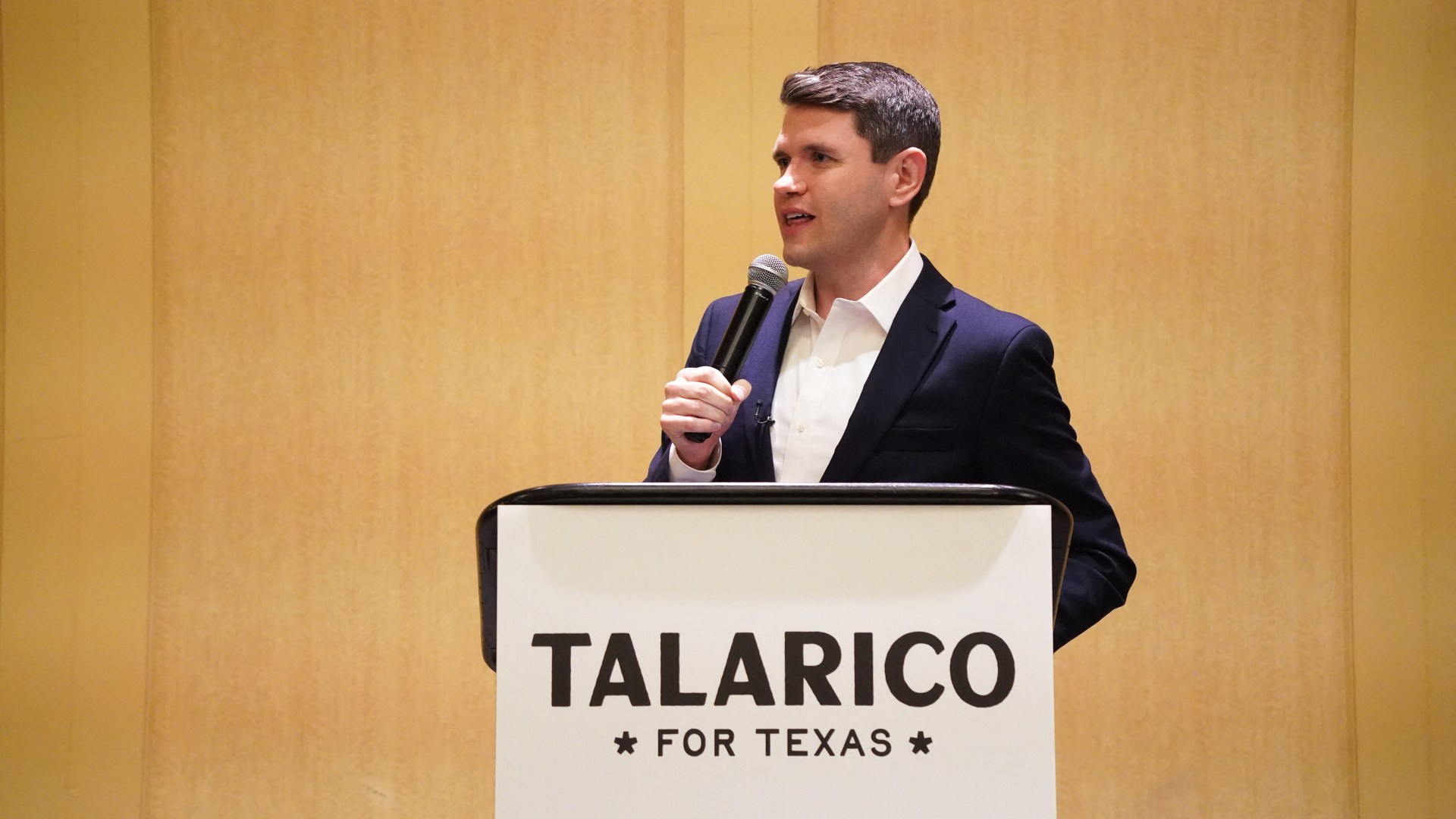 O irmão de George W Bush apoia o democrata James Talarico na corrida para o Senado do Texas