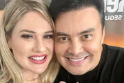 Esposa de Renner mostra momento em família: "Mundo lá fora pode esperar"