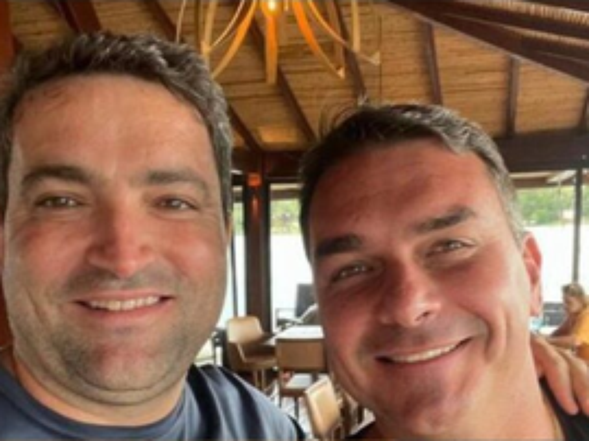 Moraes proíbe Flávio Bolsonaro de manter contato com Willer Tomaz