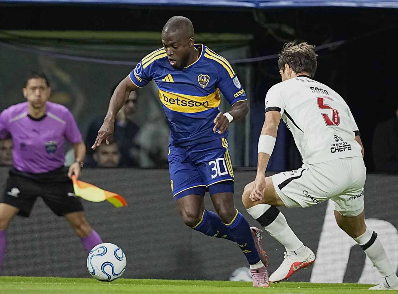 Enner Valencia desperdi&ccedil;ou boas chances de marcar pelo Boca Juniors &ndash;
