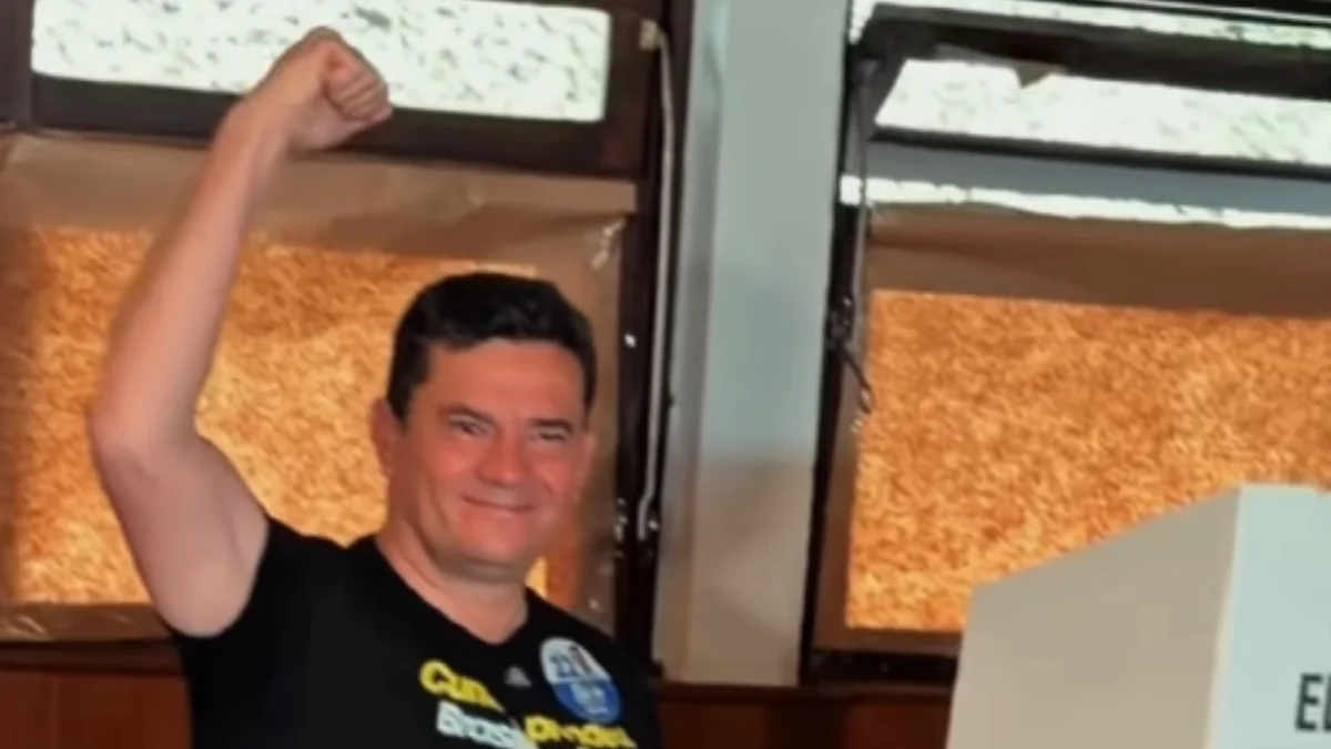 Moro vota no 2º turno e reforça apoio a Flávio: "Um aliado no Planalto"