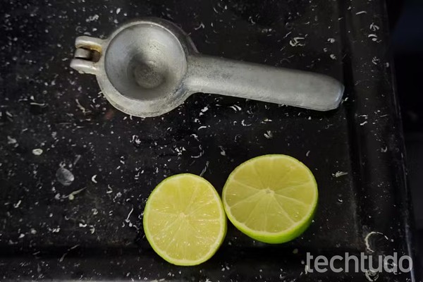 Como branquear roupa na máquina de lavar: 7 produtos para tirar o amarelado