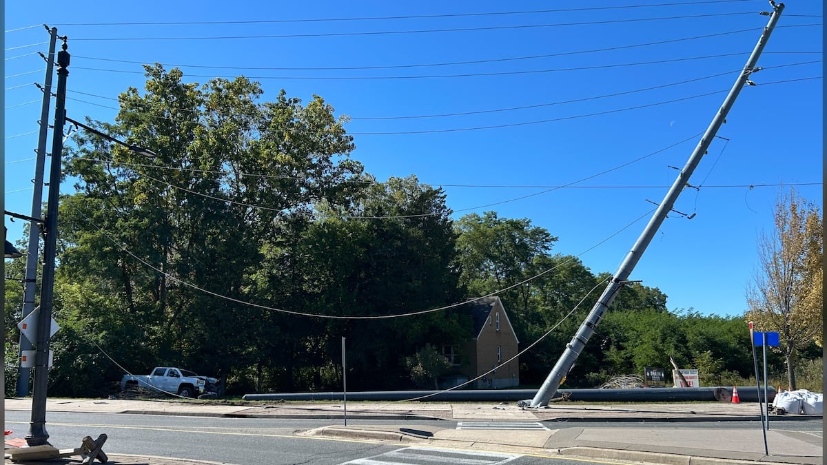 Crash closes busy LaSalle roundabout