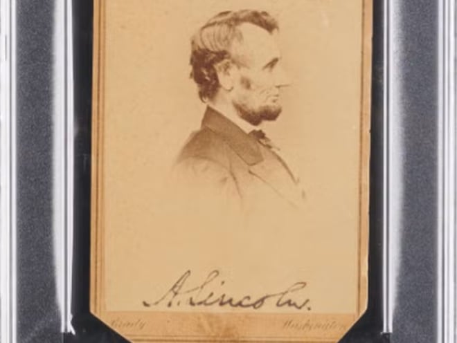 Foto de Abraham Lincoln é vendida por mais de R$ 800 mil após ser achada em escrivaninha