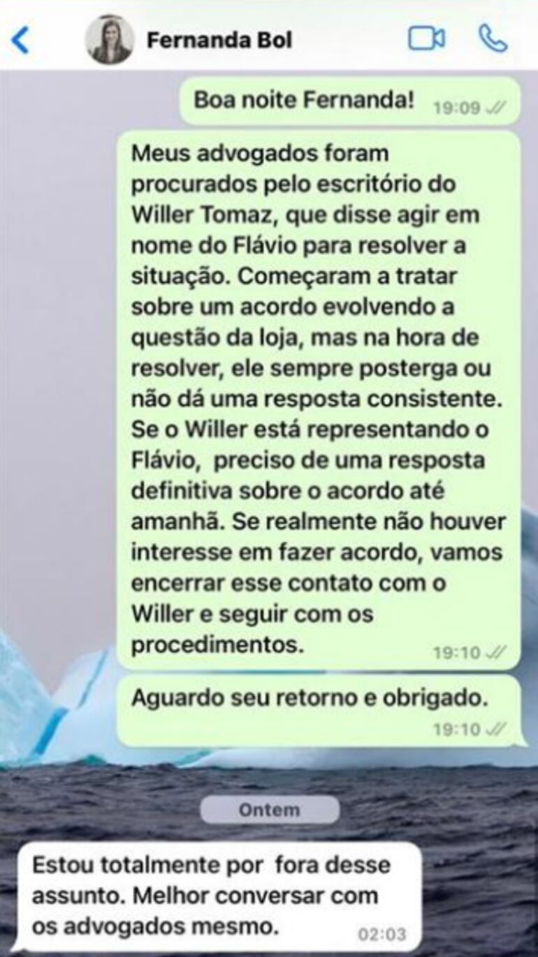 Relógio de luxo e cobrança de R$ 1,4 milhão: mensagens revelam disputa entre Flávio Bolsonaro e ex-sócio