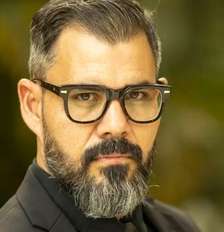 Imagem associada à direita não prejudica a carreira de Juliano Cazarré na Globo Foto: Divulgação/TV Globo
