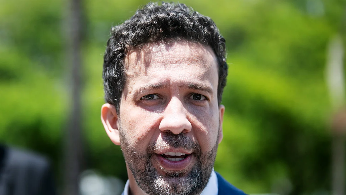 Janones diz que "Lula está reeleito" após canal bater 7 milhões de membros