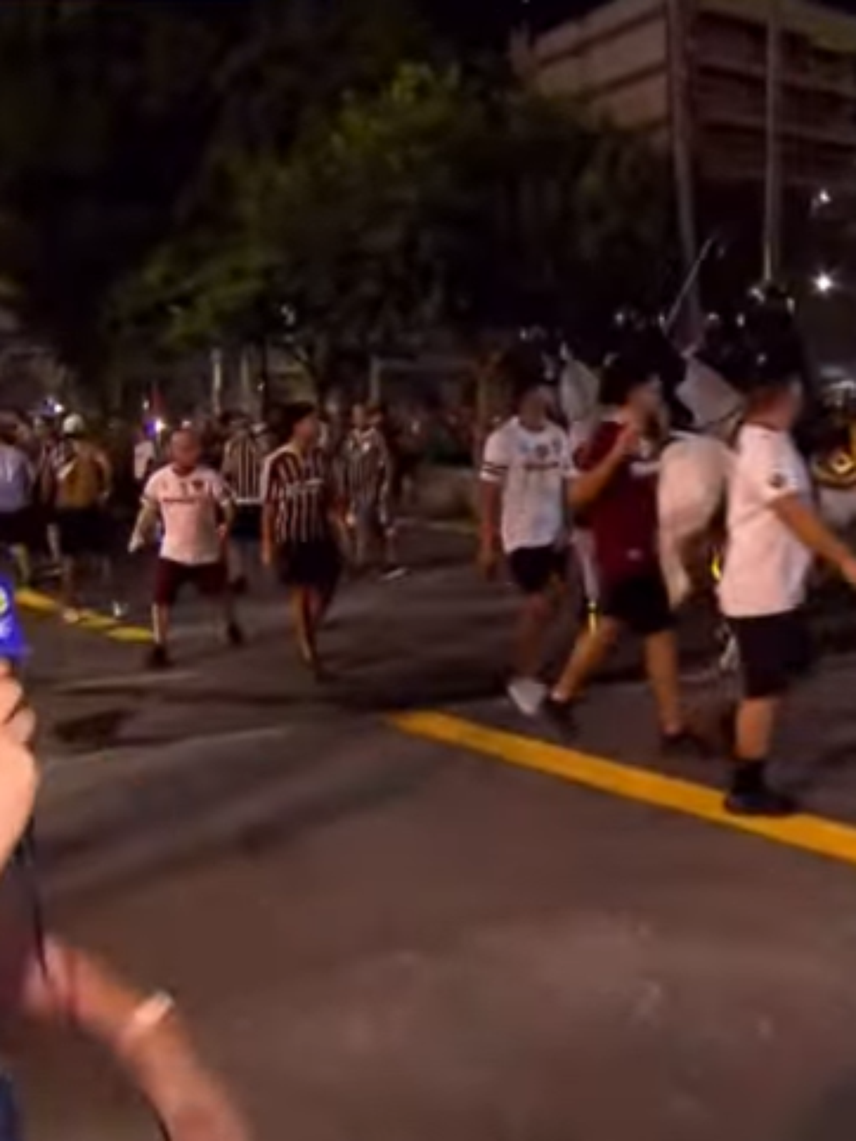 Transmissão da getv flagra confusão e assalto antes de Fluminense x Palmeiras, pela Libertadores