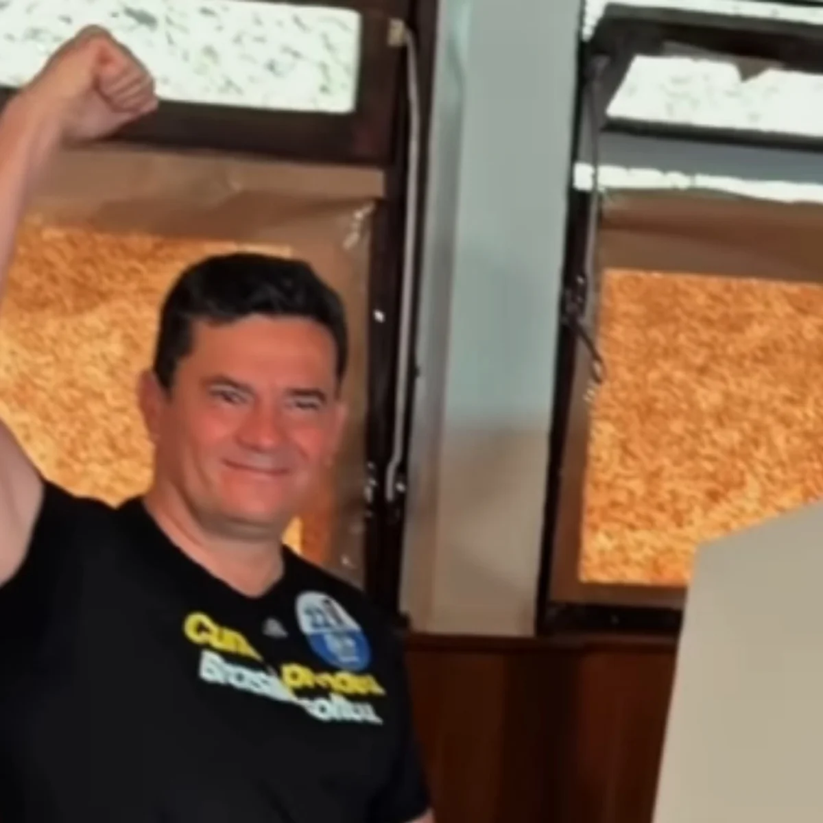 Moro vota no 2º turno e reforça apoio a Flávio: "Um aliado no Planalto"