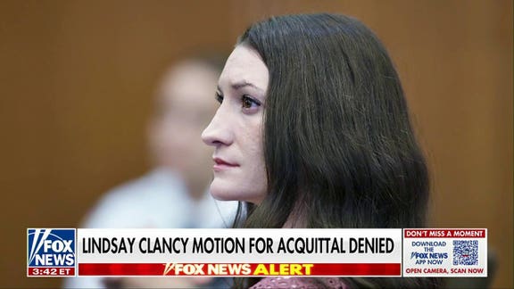 Mãe do Texas enfrenta acusações de homicídio capital após supostamente atirar nos dois filhos até matá-los