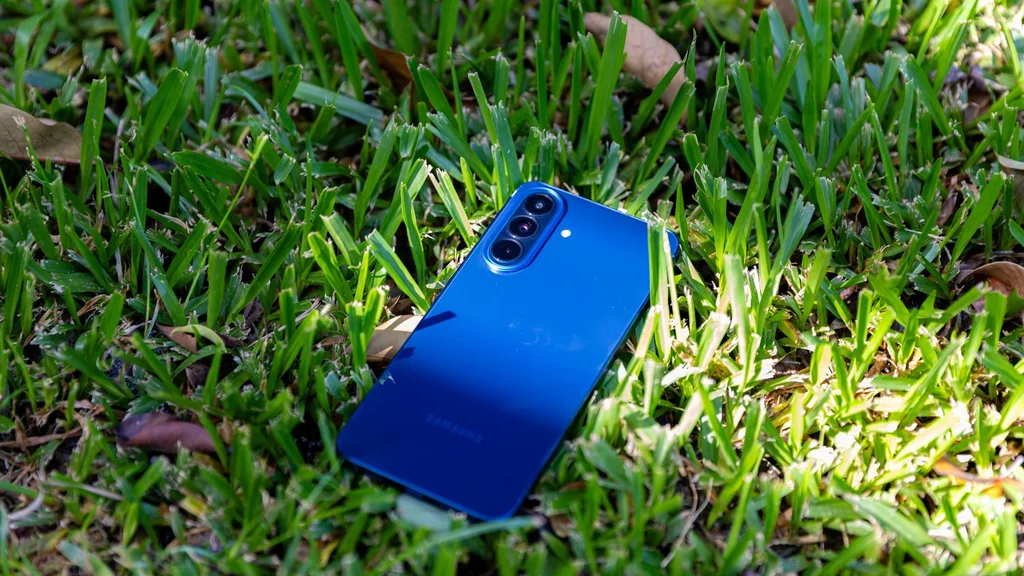 Mais uma leva de celulares Samsung recebe One UI 9.0; veja se o seu está na lista