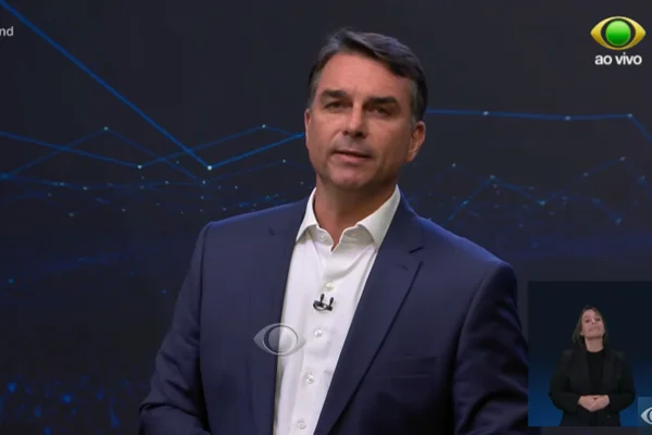 Calma e foco na segurança: aliados de Flávio citam pontos altos em debate
