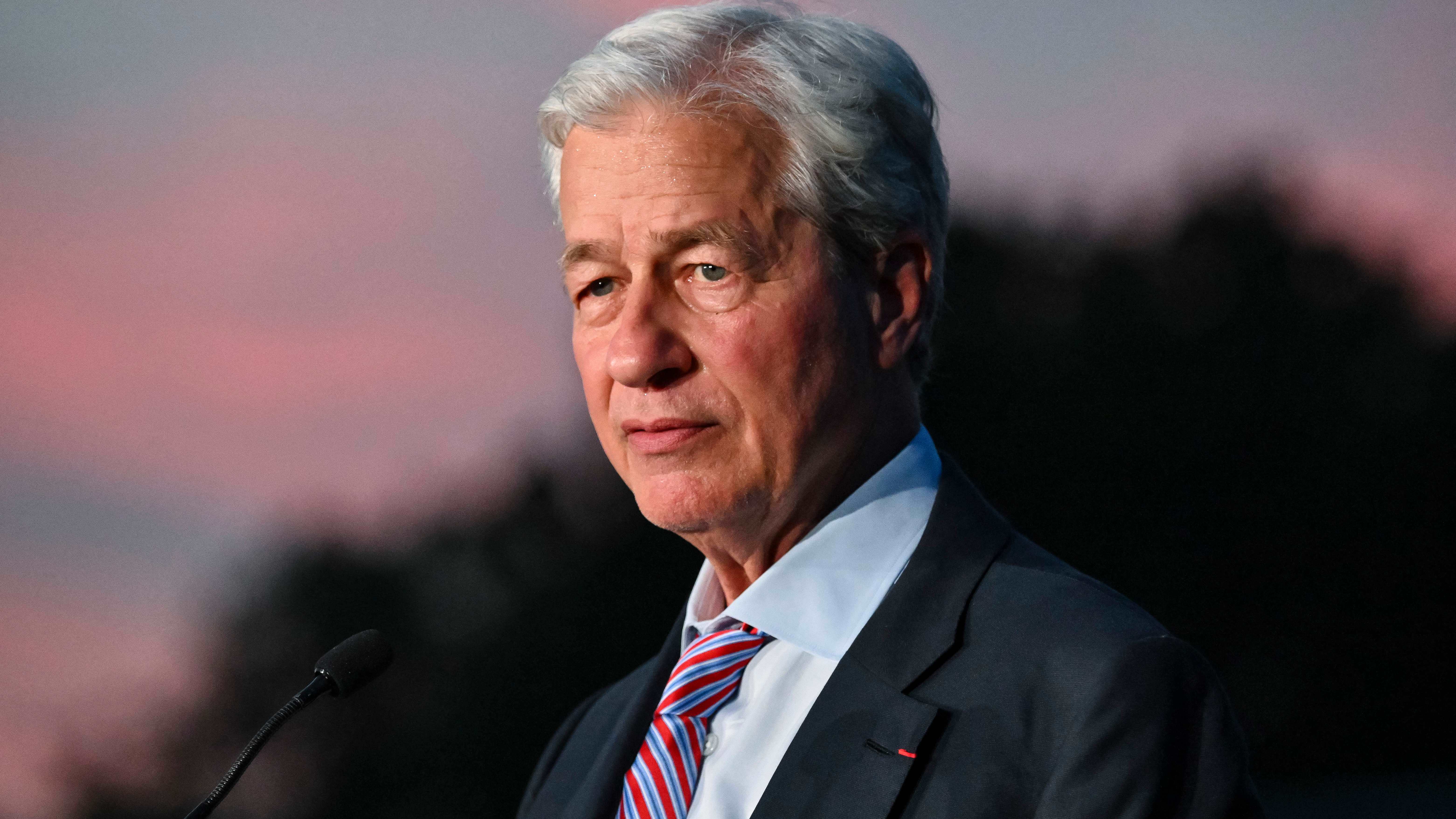 O CEO do JPMorgan, Jamie Dimon, tem os olhos nos déficits globais: Principais conclusões sobre os lucros bancários
